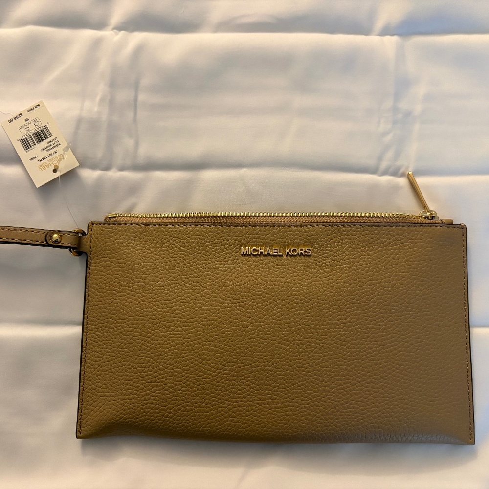 MICHAEL KORS JET SET TRAVEL LARGE CLUTCH WRISTLET